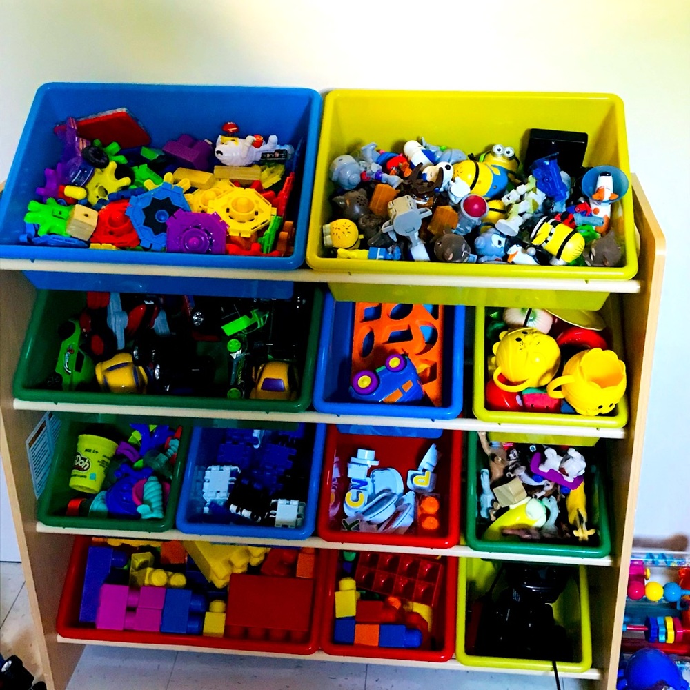 i am selling a toy organizer